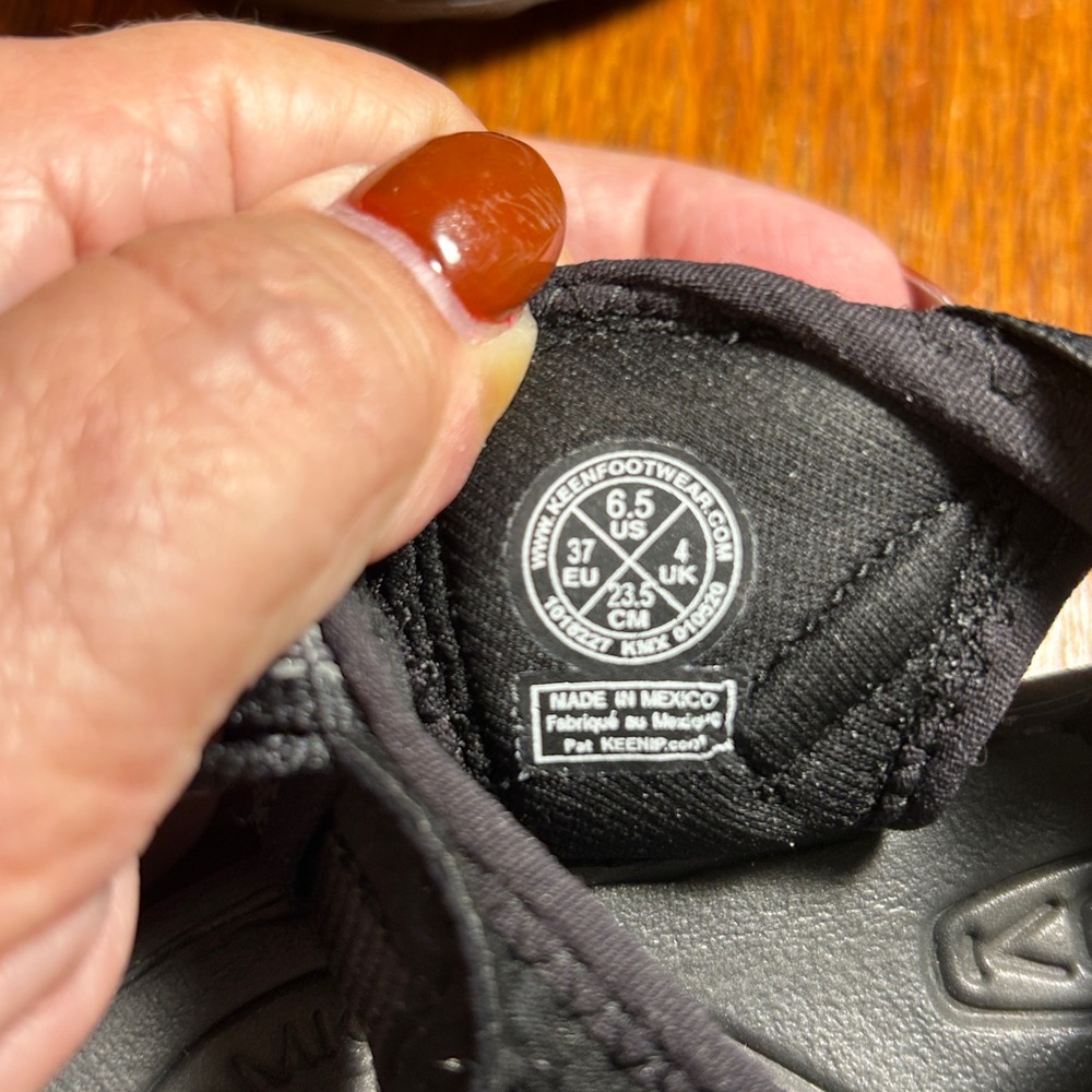 NWOT Keen Womens Whisper Closed Toe Sport Black/Grey Sandal. Size6.5 - Picture 11 of 11